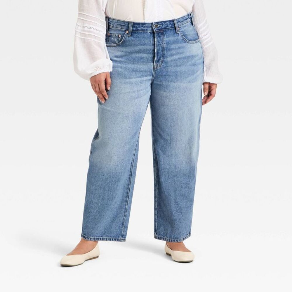 Women's Mid-Rise Boyfriend Jeans - Universal Thread Vintage Light Wash 22